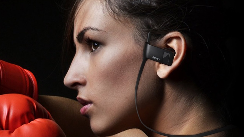 Illustration for article titled Today’s best deals: ThinkPad Yoga, wireless flash drive, and more